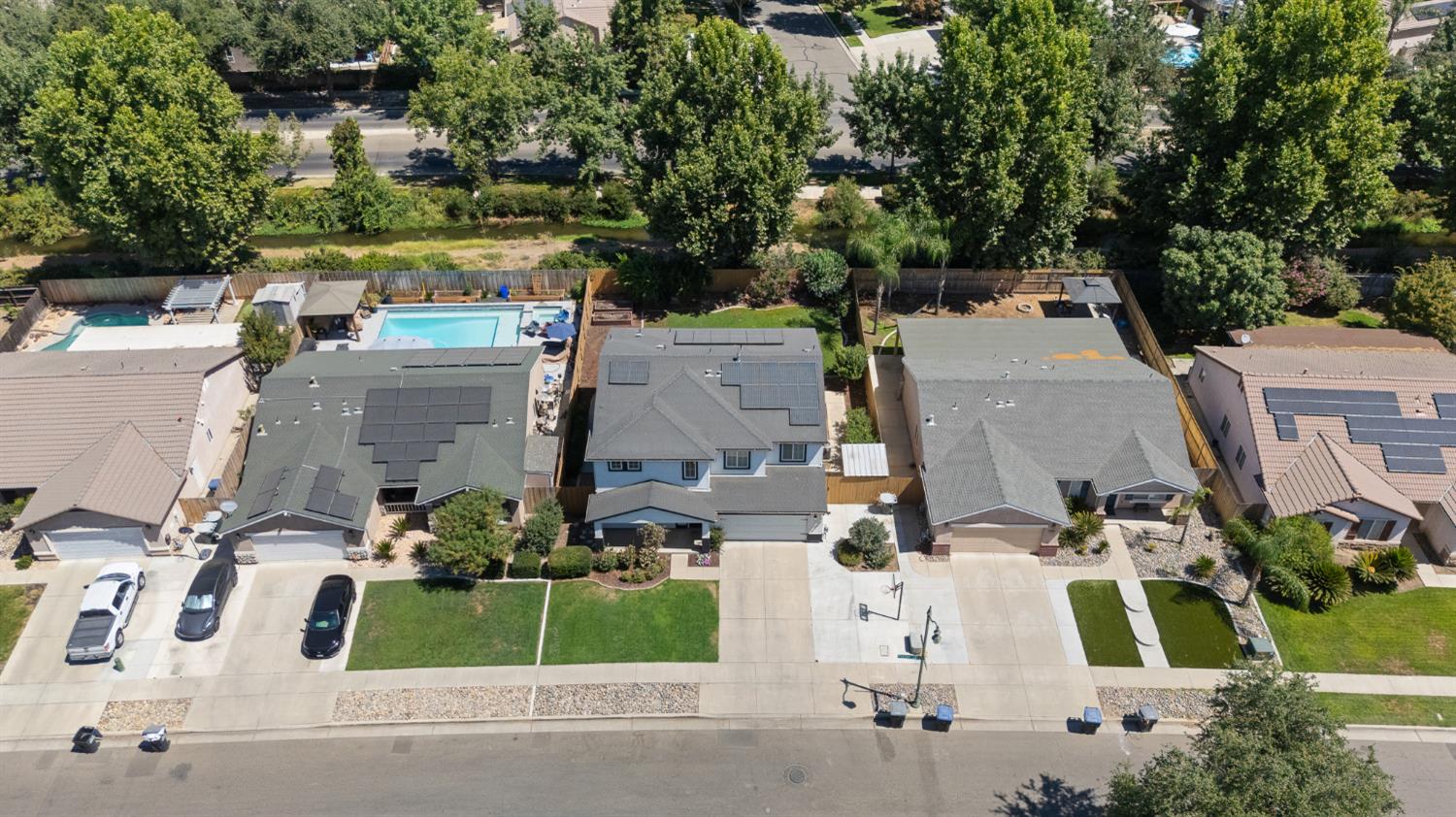 2874 W Porter Ct, Visalia, CA 93291