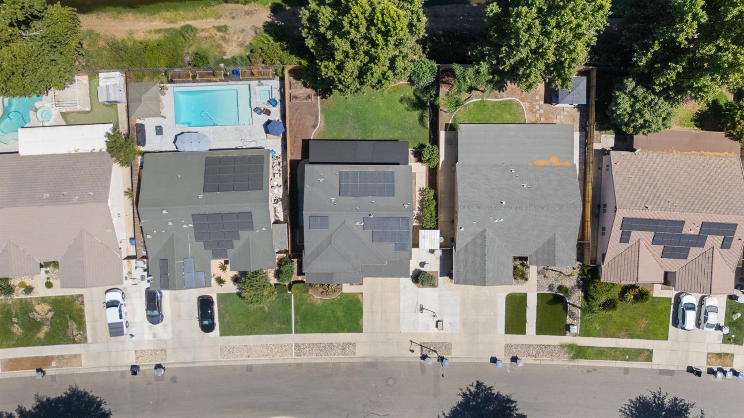 2874 W Porter Ct, Visalia, CA 93291