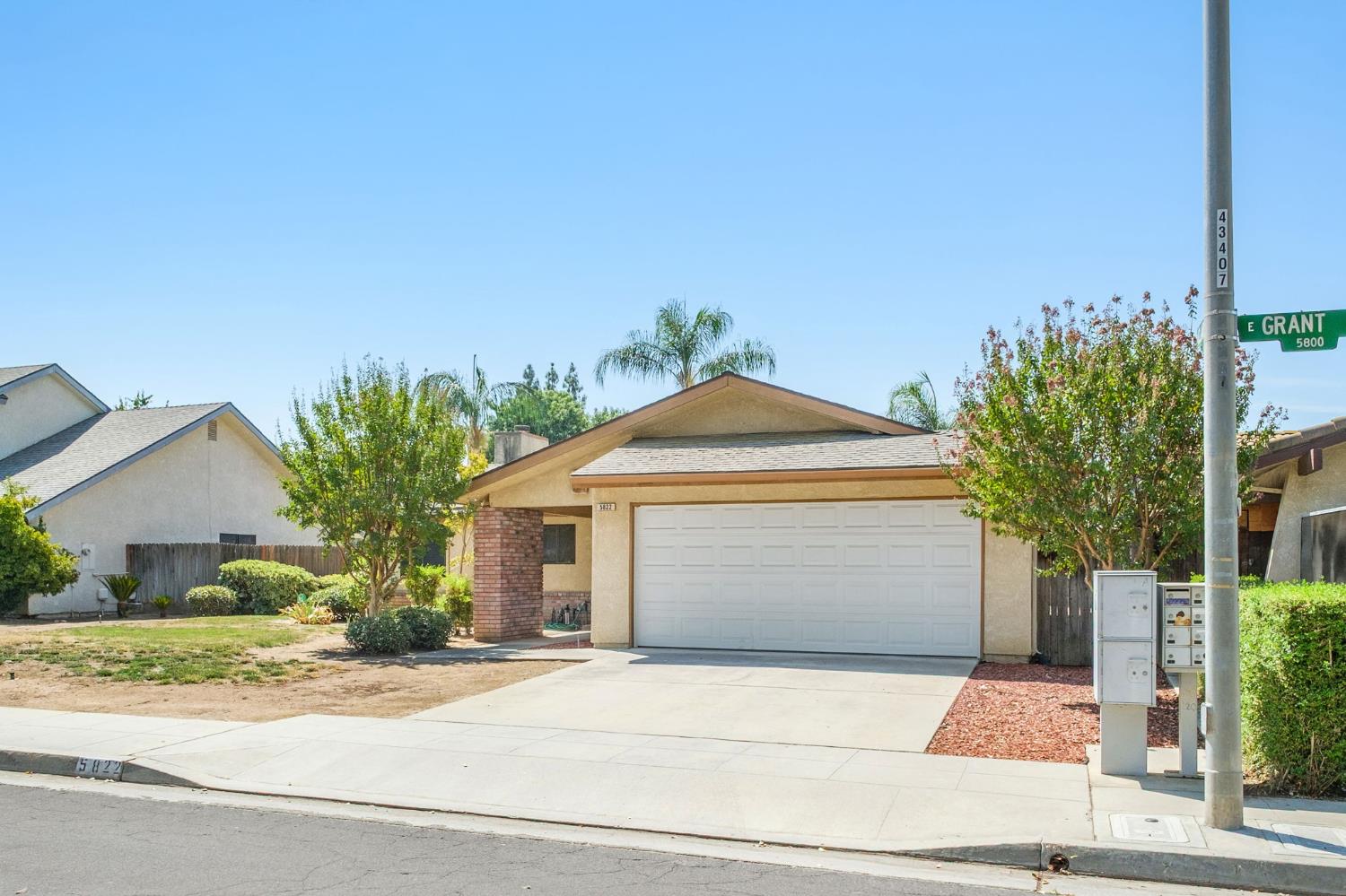 5822 E Grant Ave, Fresno, CA 93727