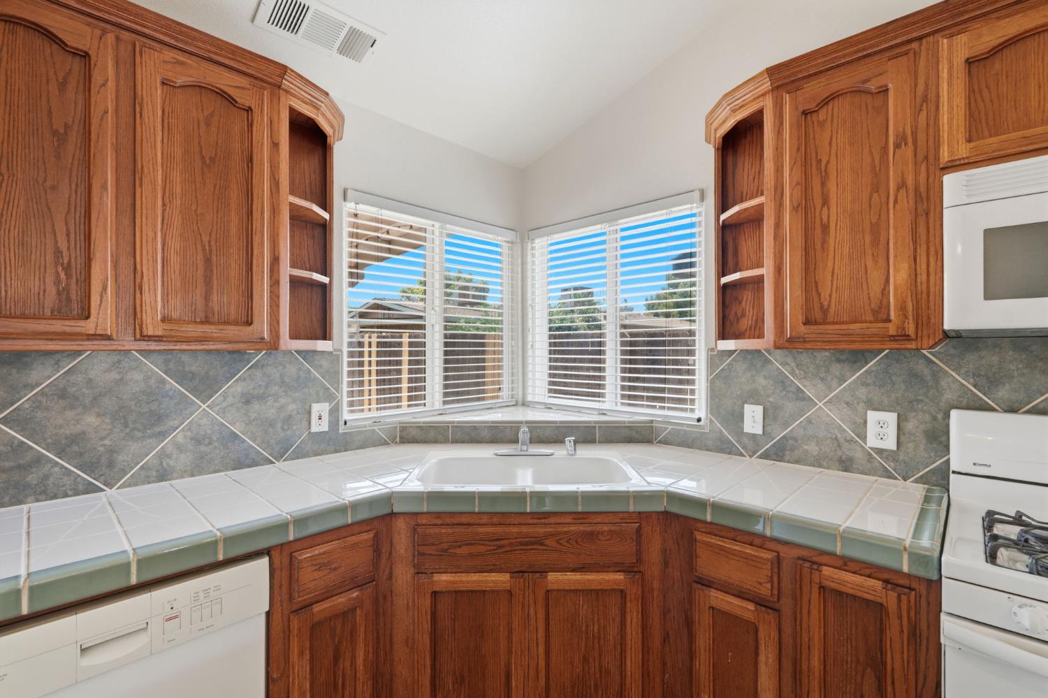 1487 Boyd Ct, Tulare, CA 93274