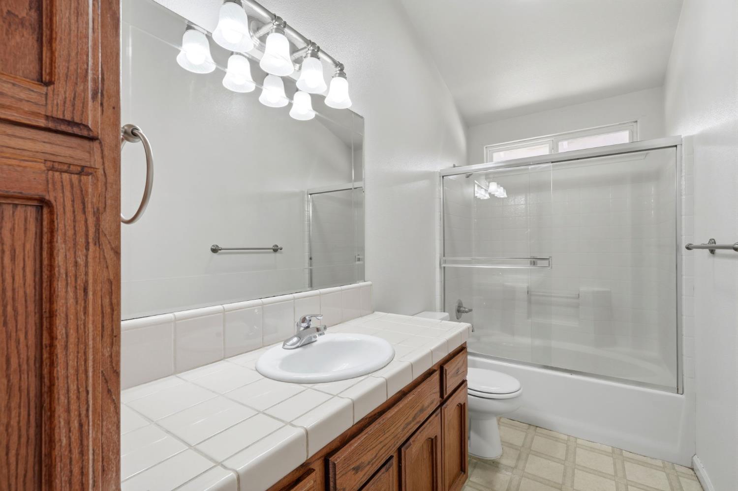 1487 Boyd Ct, Tulare, CA 93274