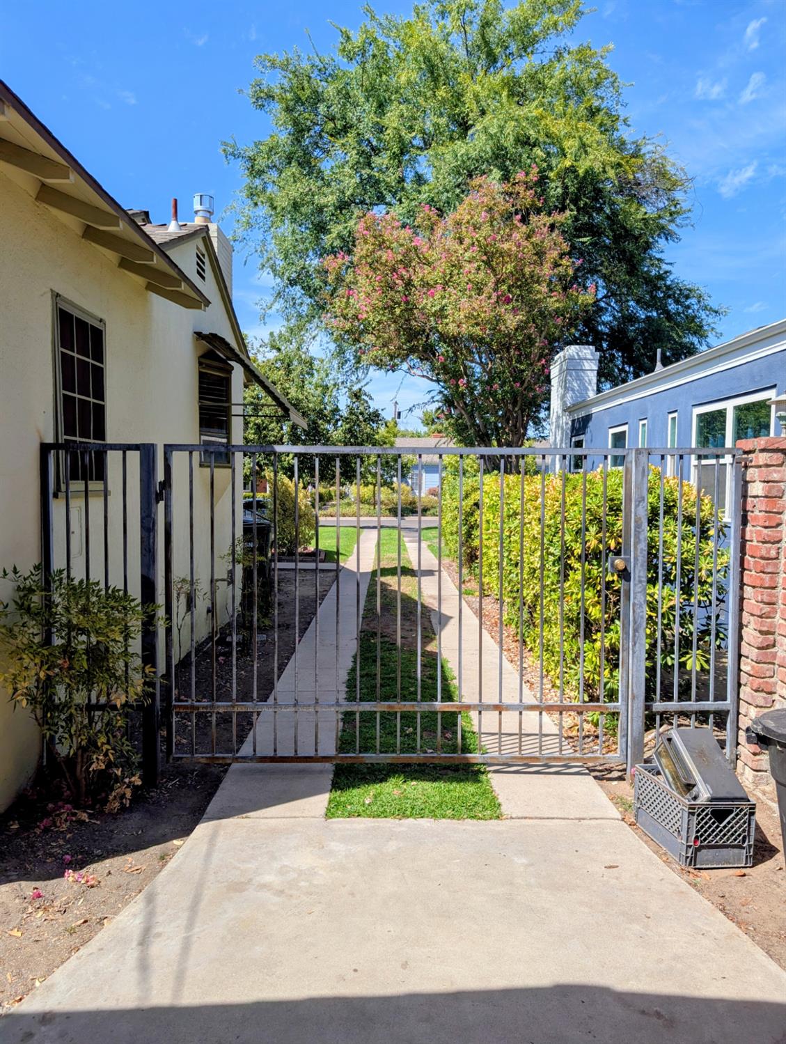 238 E Brown Ave, Fresno, CA 93704