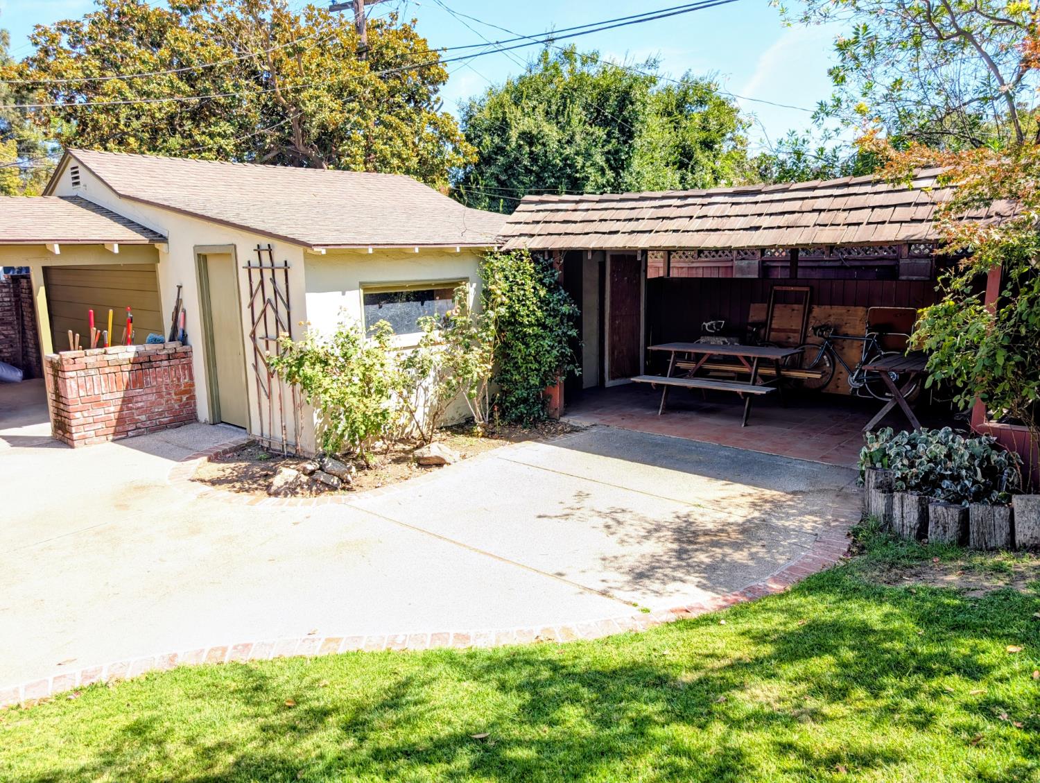 238 E Brown Ave, Fresno, CA 93704