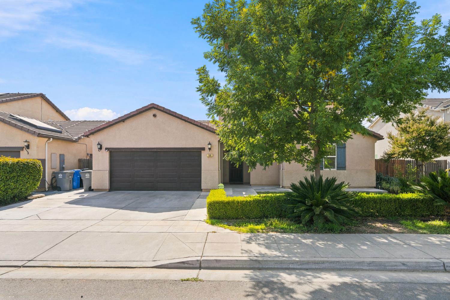 104 Corona Dr, Madera, CA 93638