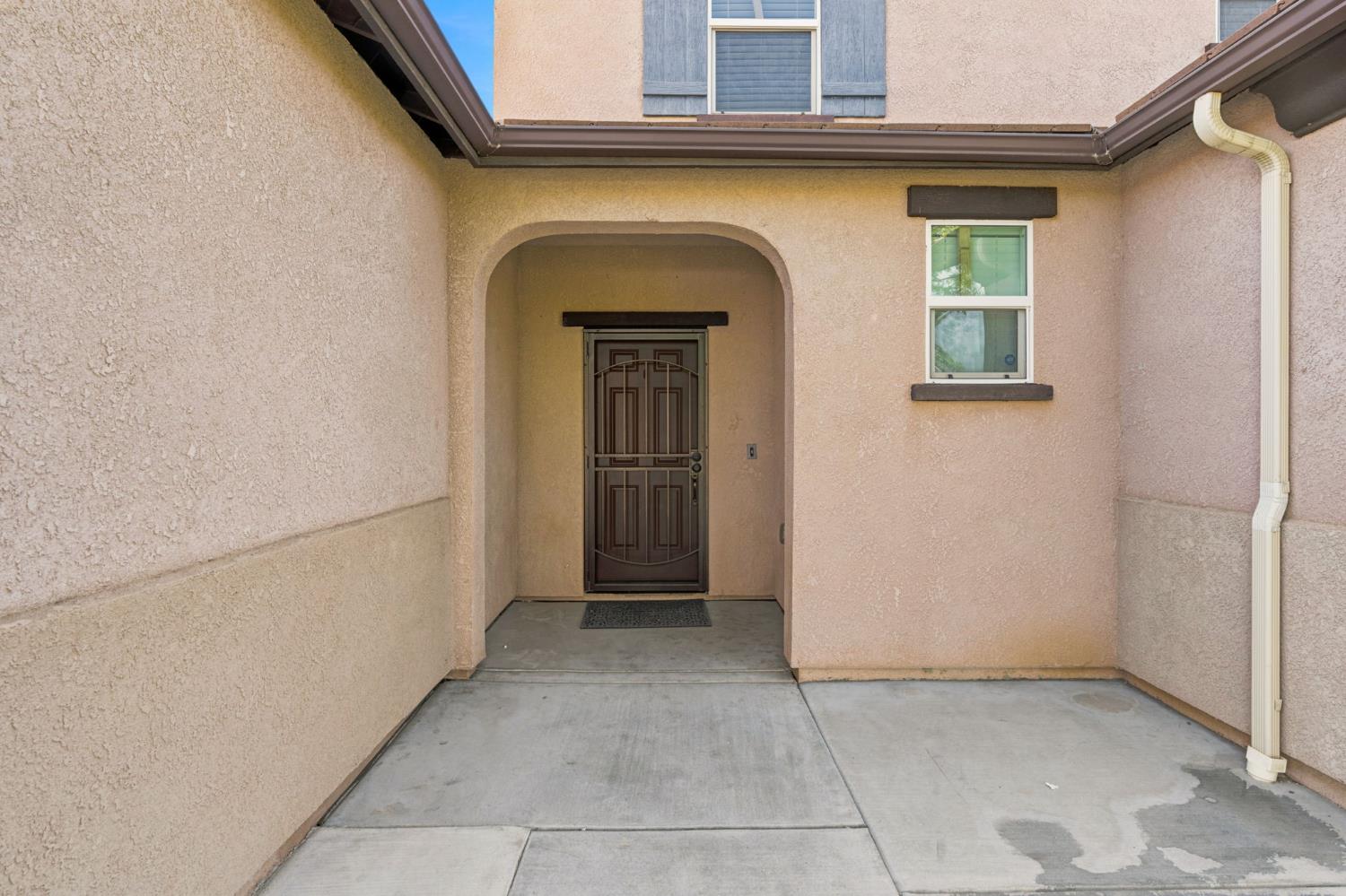 104 Corona Dr, Madera, CA 93638
