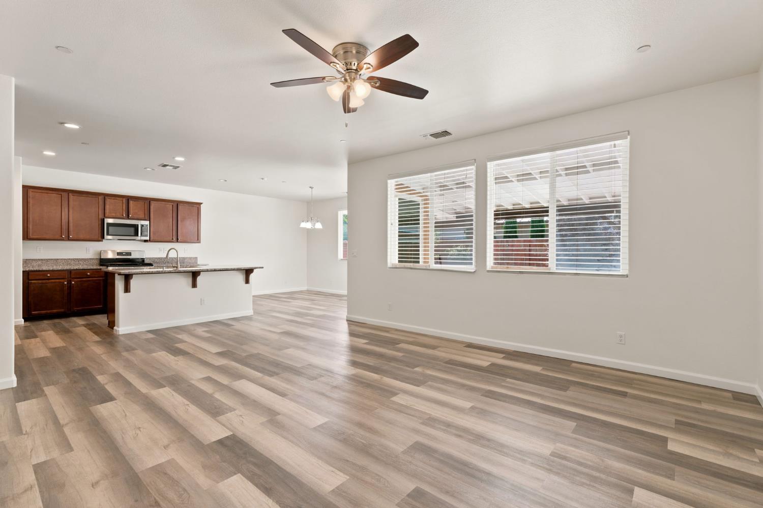 104 Corona Dr, Madera, CA 93638