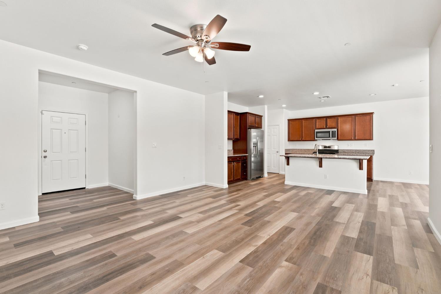 104 Corona Dr, Madera, CA 93638