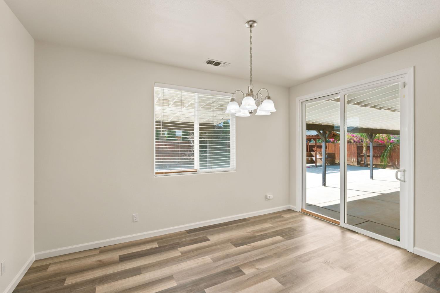 104 Corona Dr, Madera, CA 93638
