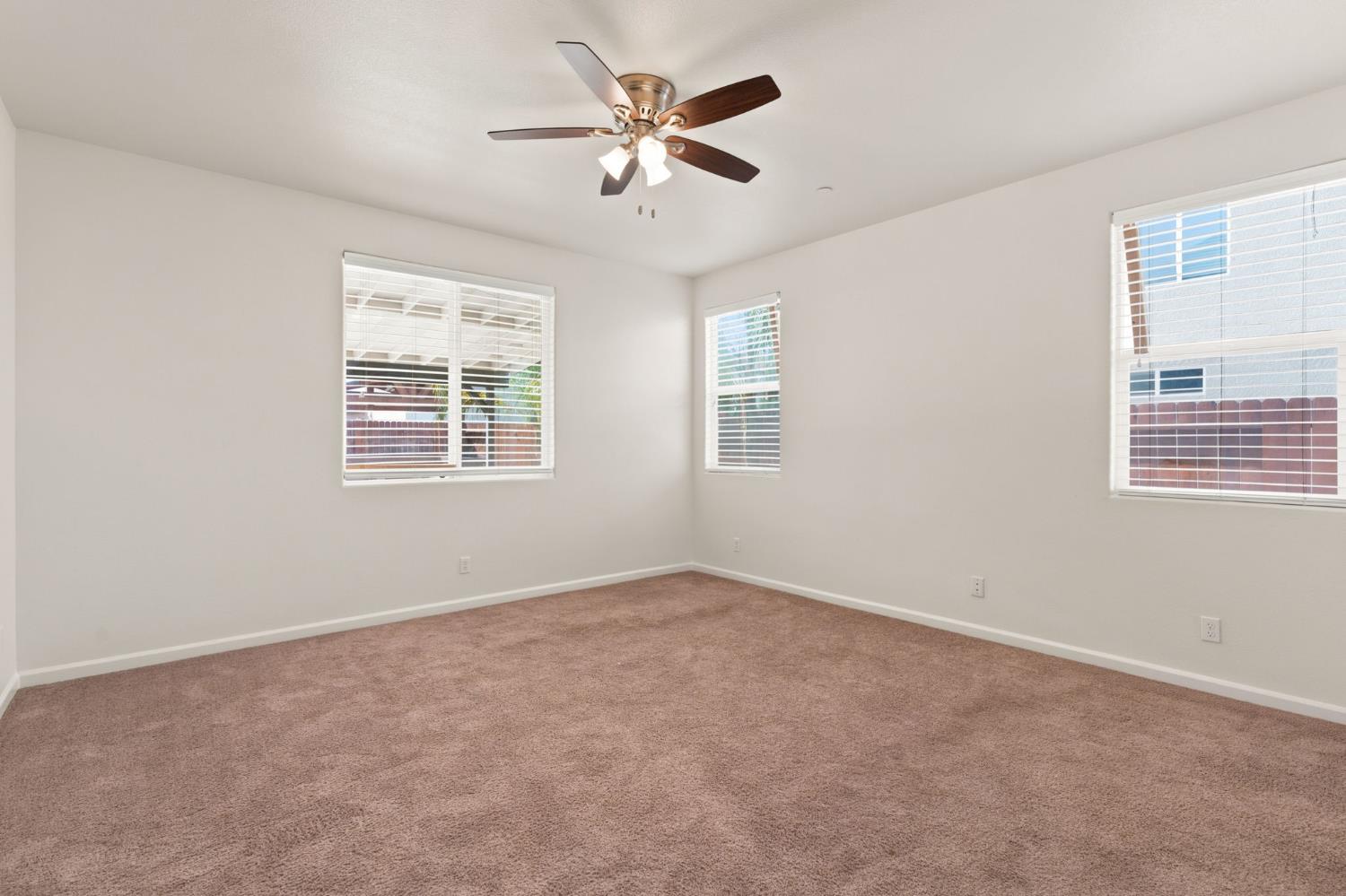 104 Corona Dr, Madera, CA 93638