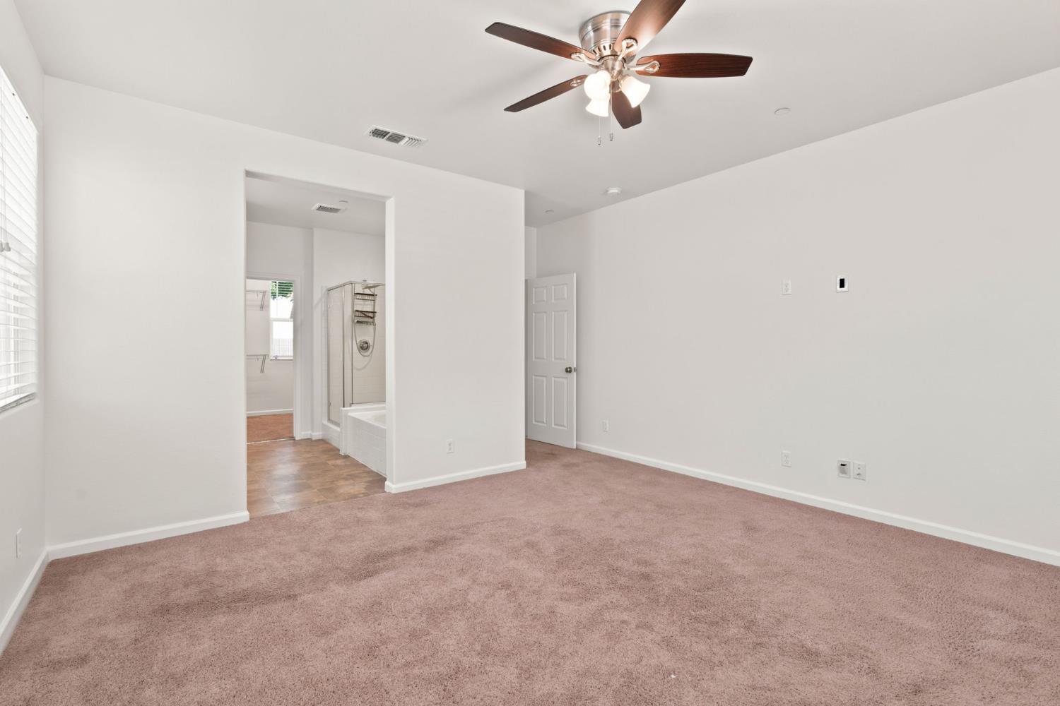 104 Corona Dr, Madera, CA 93638