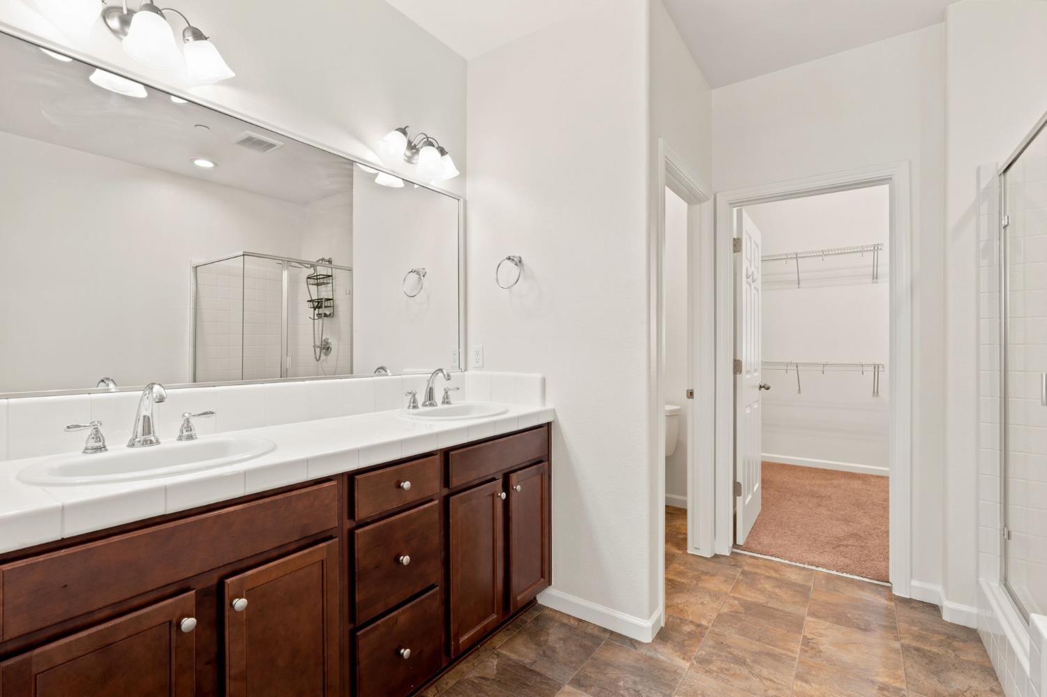 104 Corona Dr, Madera, CA 93638