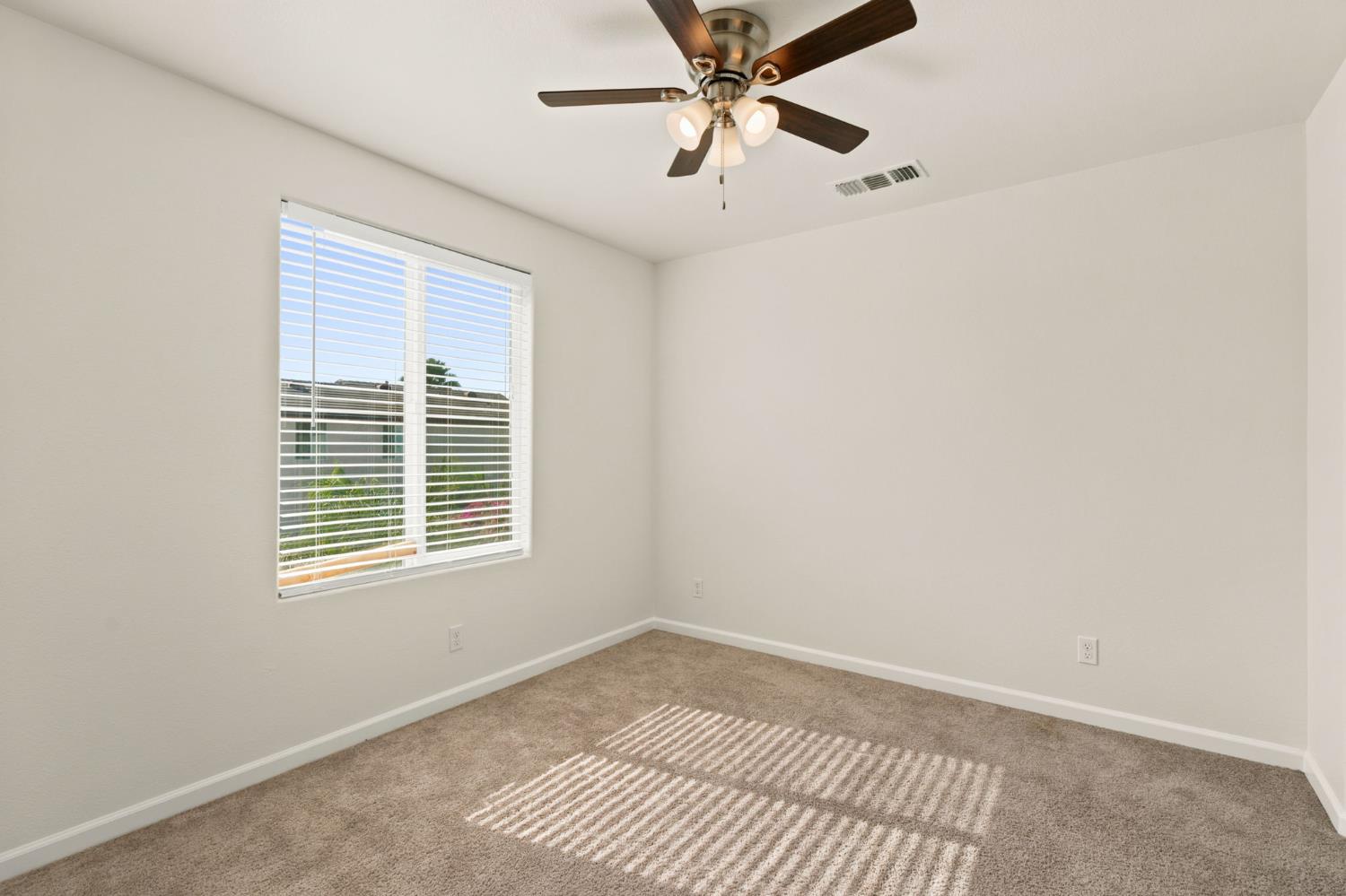 104 Corona Dr, Madera, CA 93638