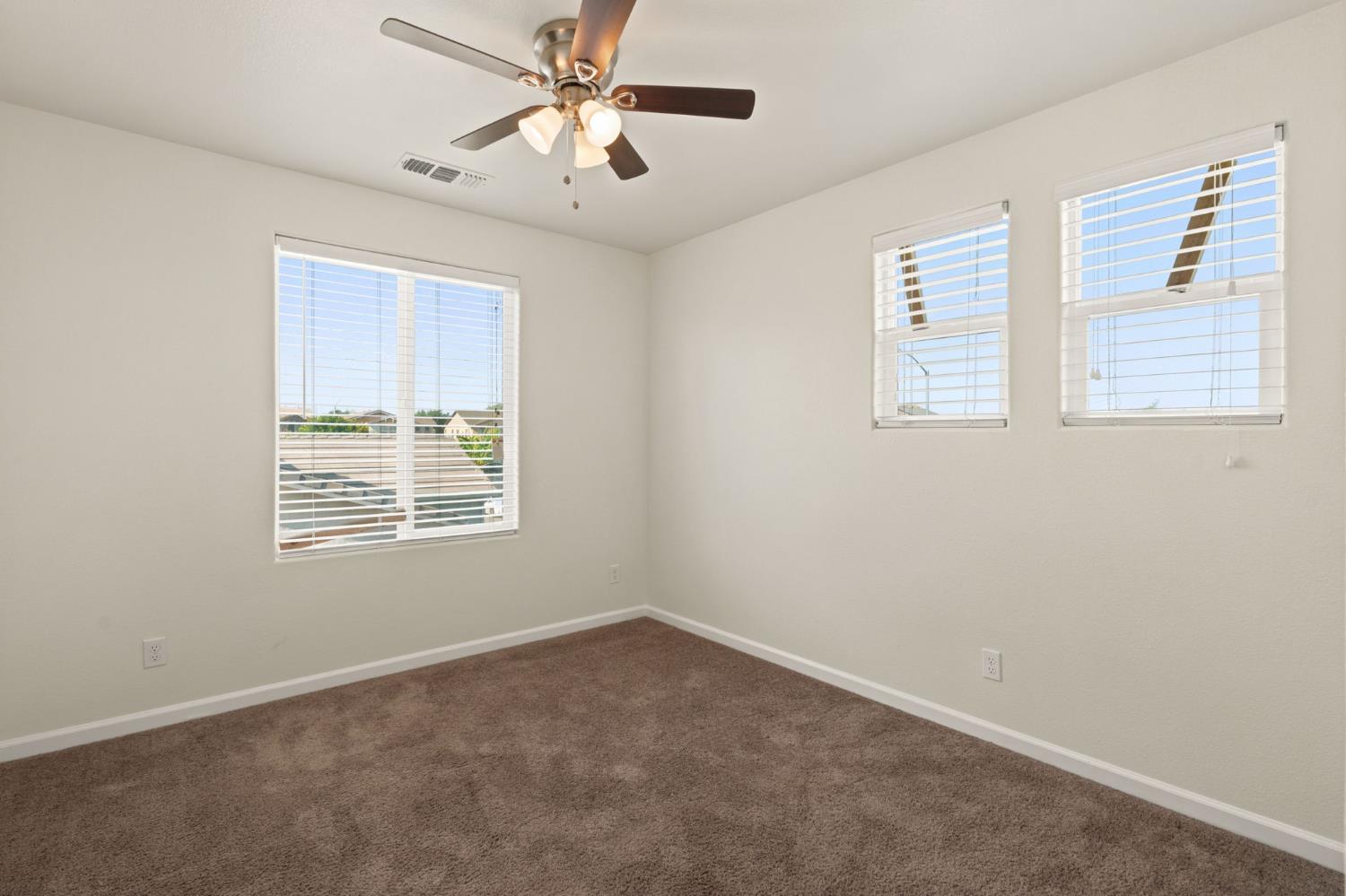 104 Corona Dr, Madera, CA 93638