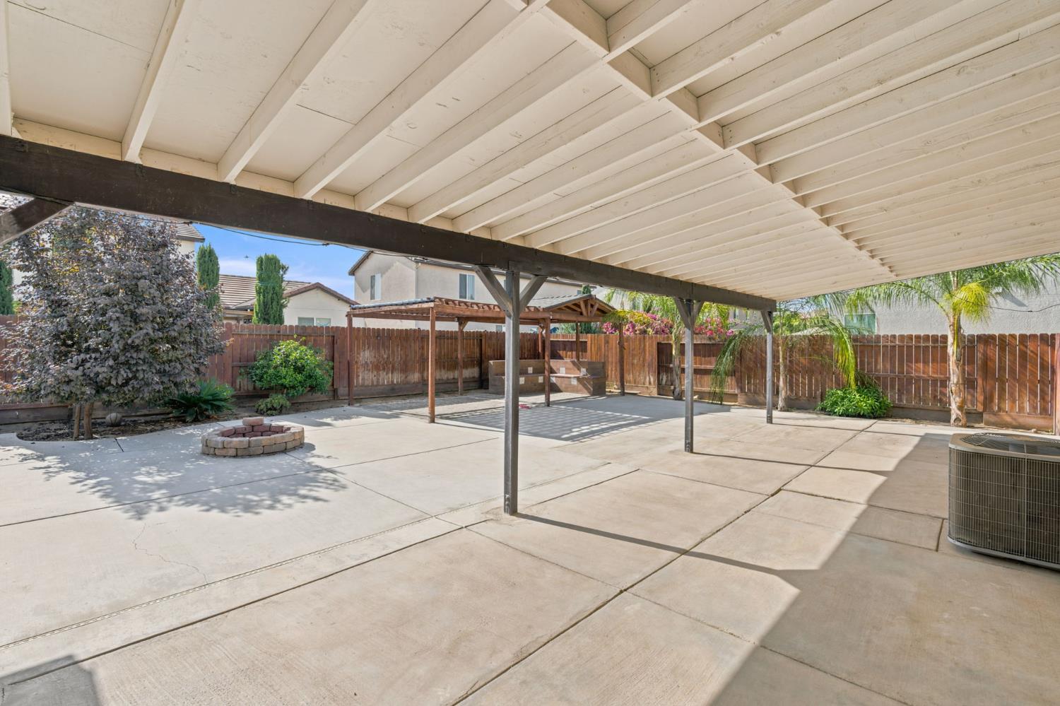 104 Corona Dr, Madera, CA 93638