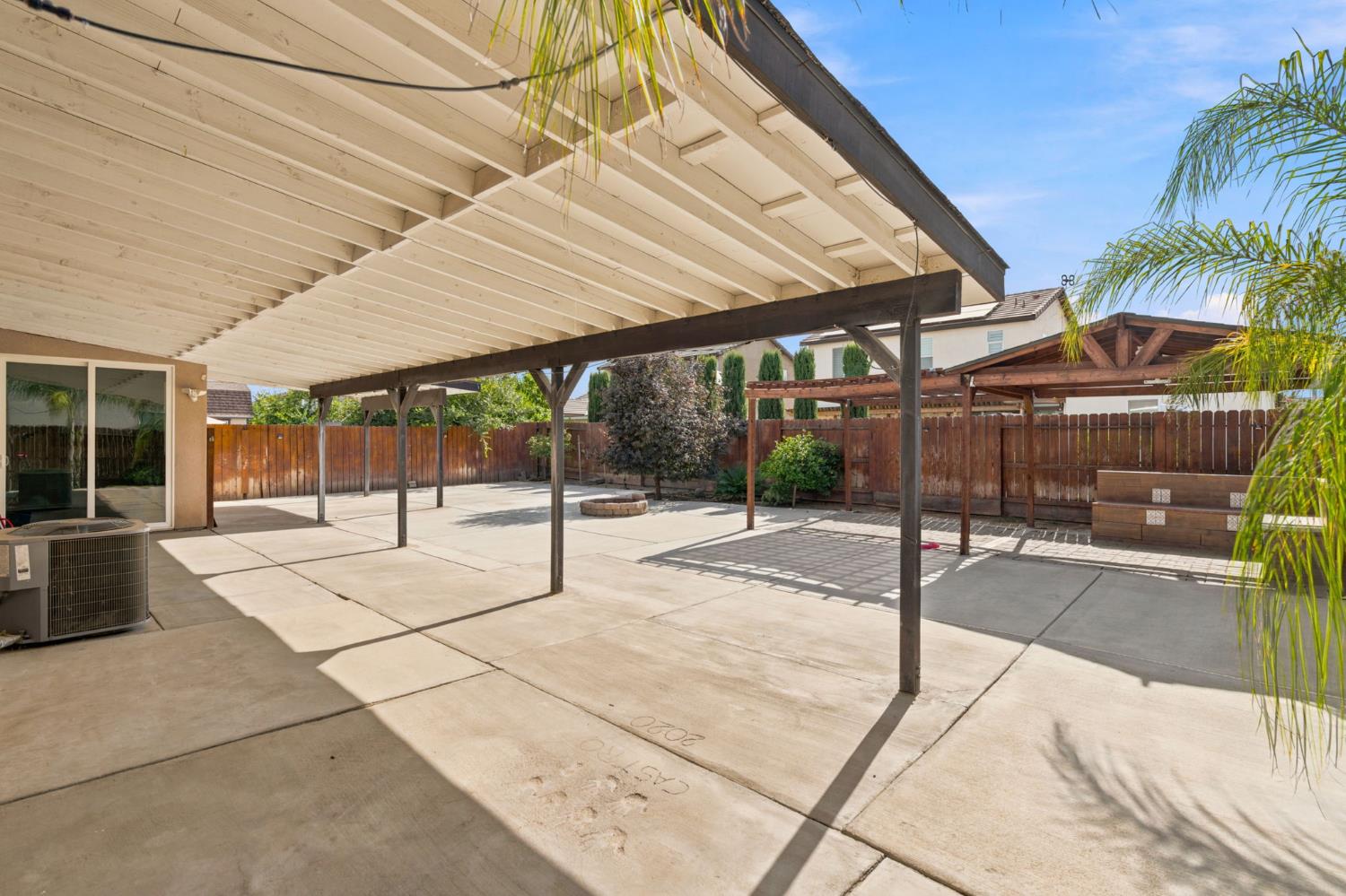 104 Corona Dr, Madera, CA 93638