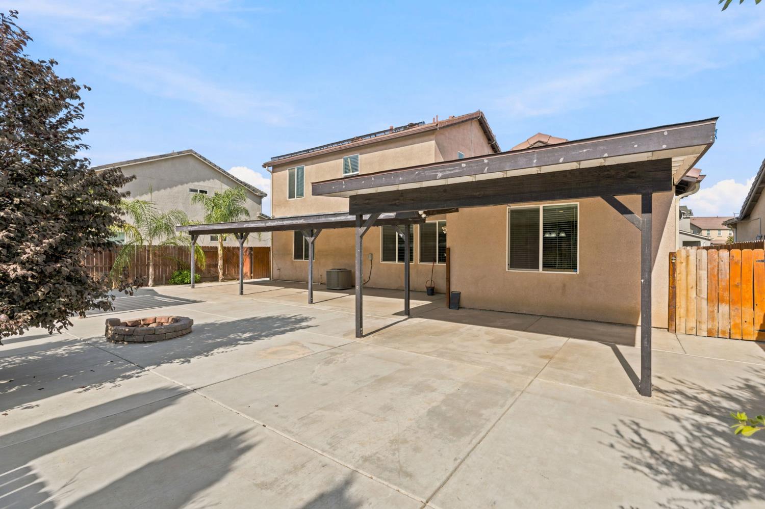 104 Corona Dr, Madera, CA 93638