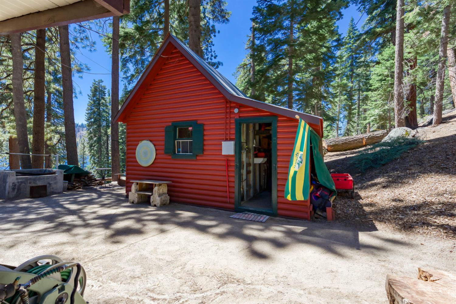 24 Bear Creek Ln, Lakeshore, CA 93664