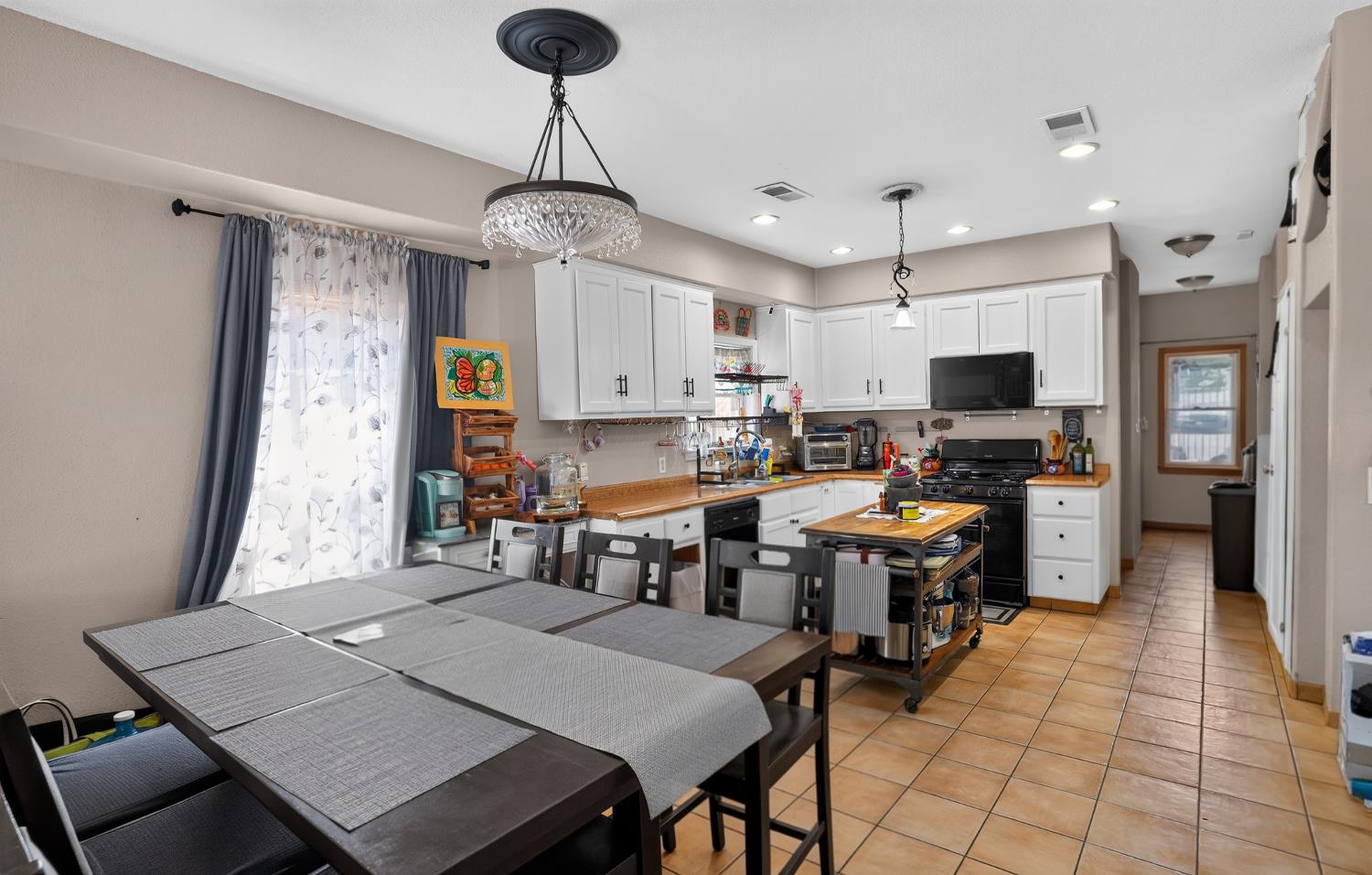 458 W Spruce Ave, Pinedale, CA 93650