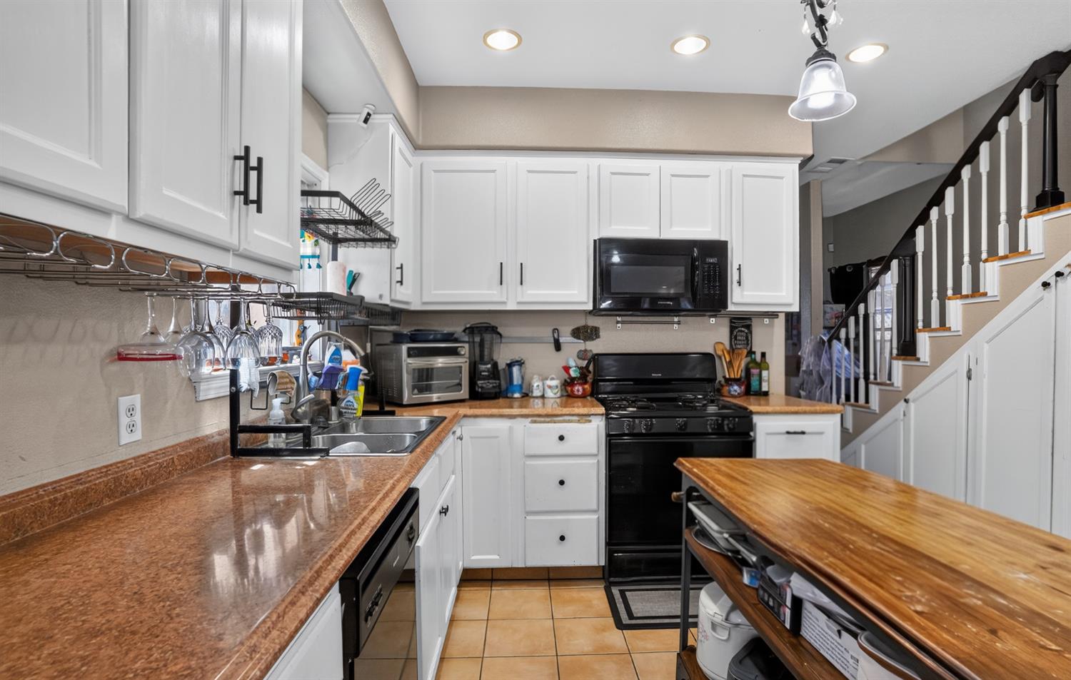458 W Spruce Ave, Pinedale, CA 93650