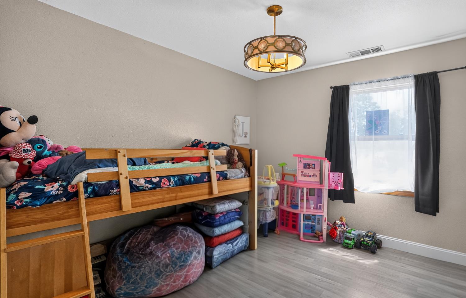 458 W Spruce Ave, Pinedale, CA 93650