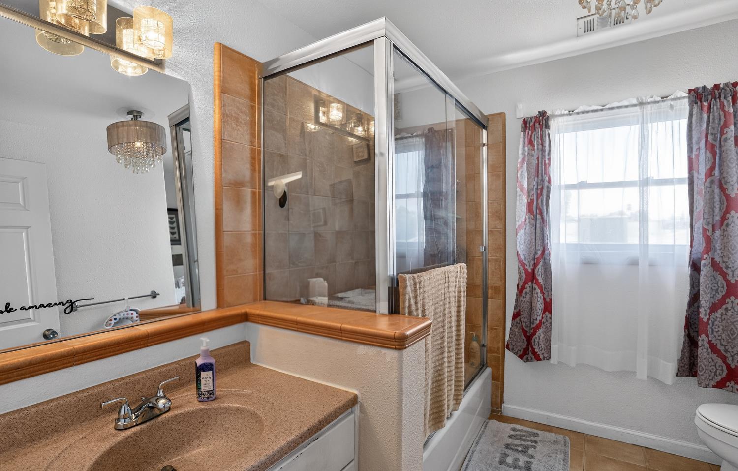 458 W Spruce Ave, Pinedale, CA 93650
