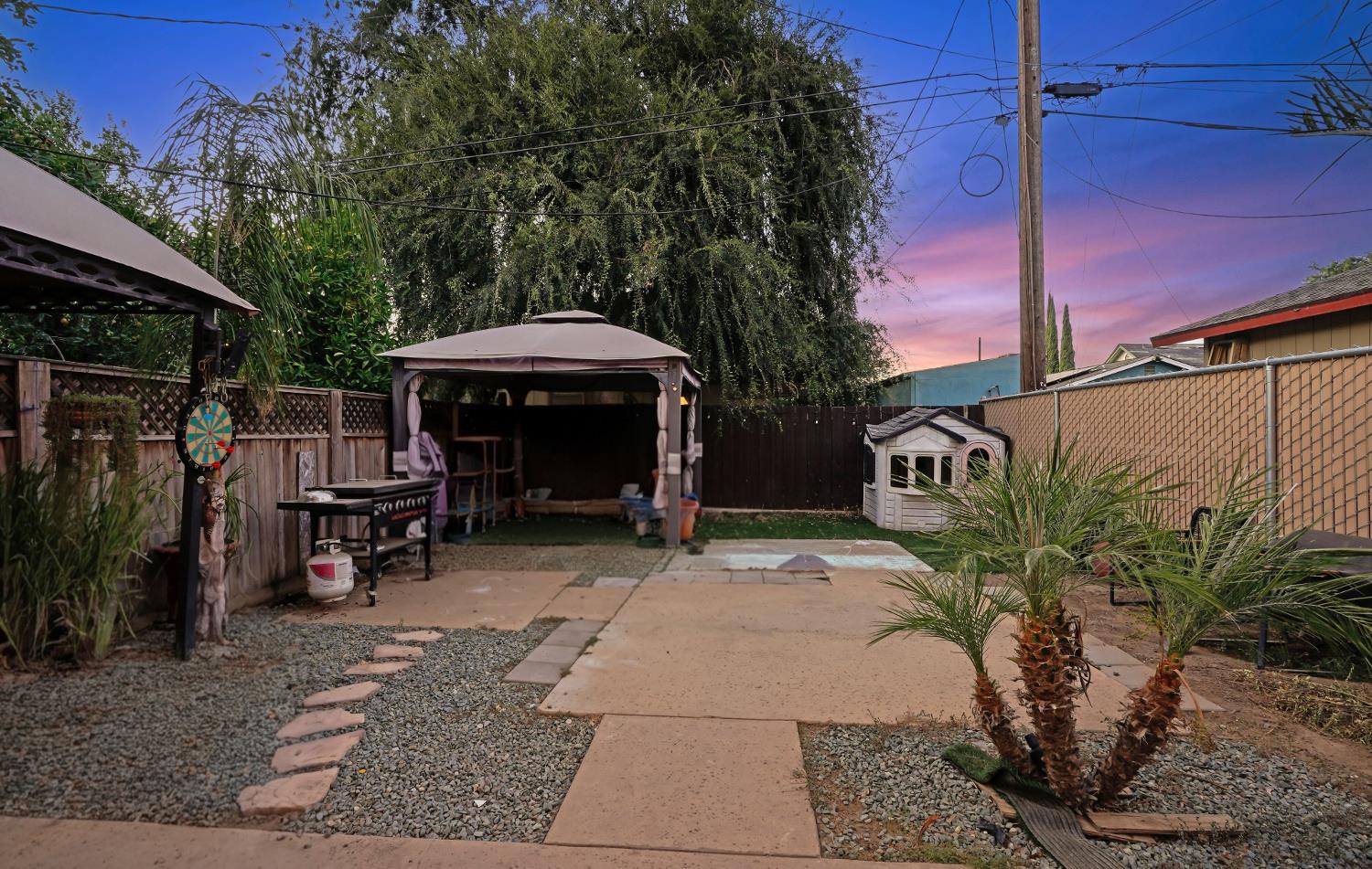 458 W Spruce Ave, Pinedale, CA 93650