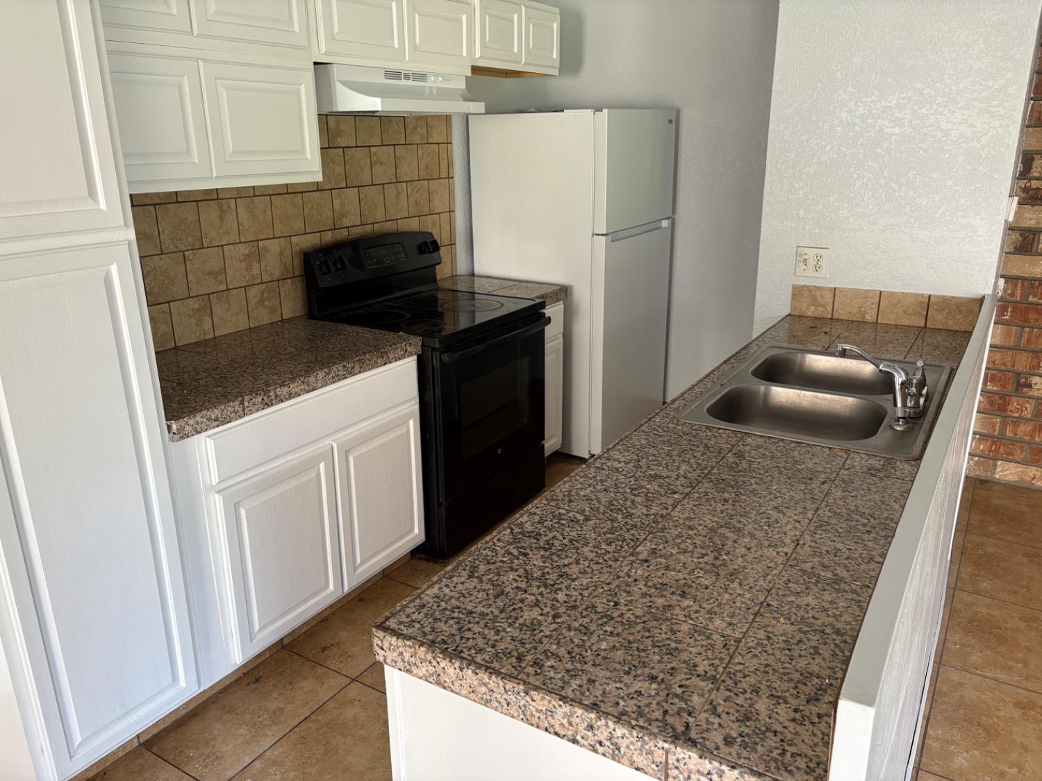 4924 N Holt #103, Fresno, CA 93705