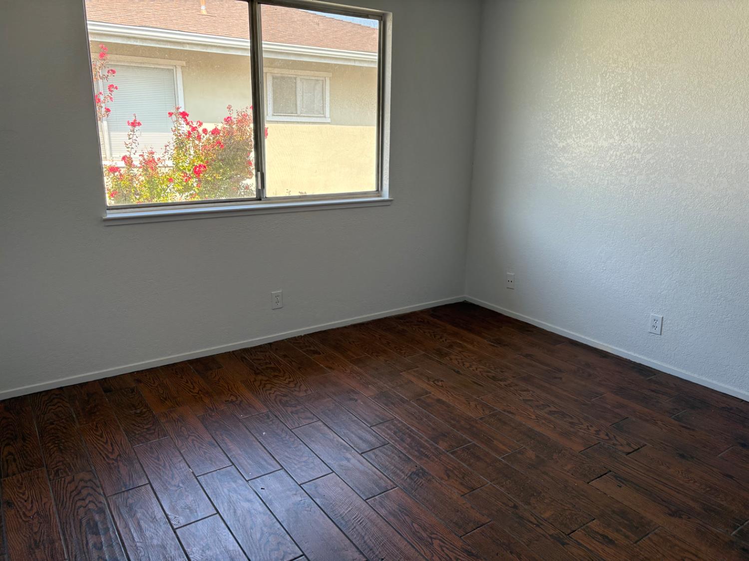 4924 N Holt #103, Fresno, CA 93705