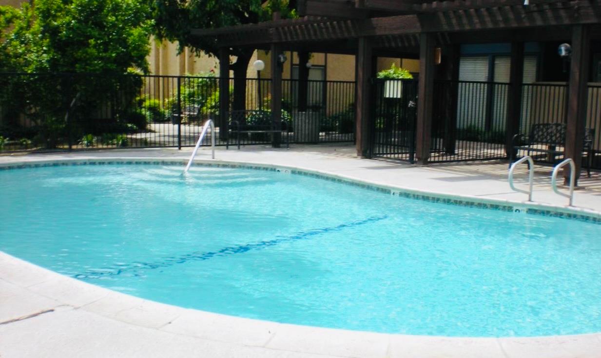 1550 W Ashlan Ave #102, Fresno, CA 93705