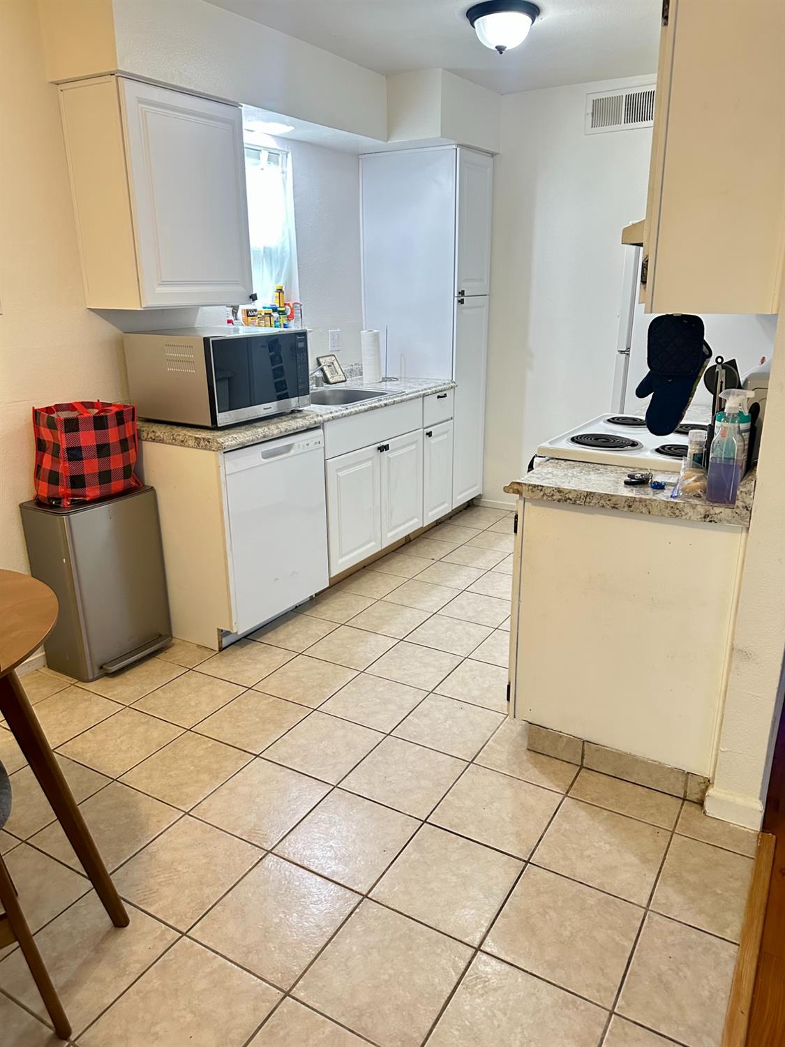 1550 W Ashlan Ave #102, Fresno, CA 93705