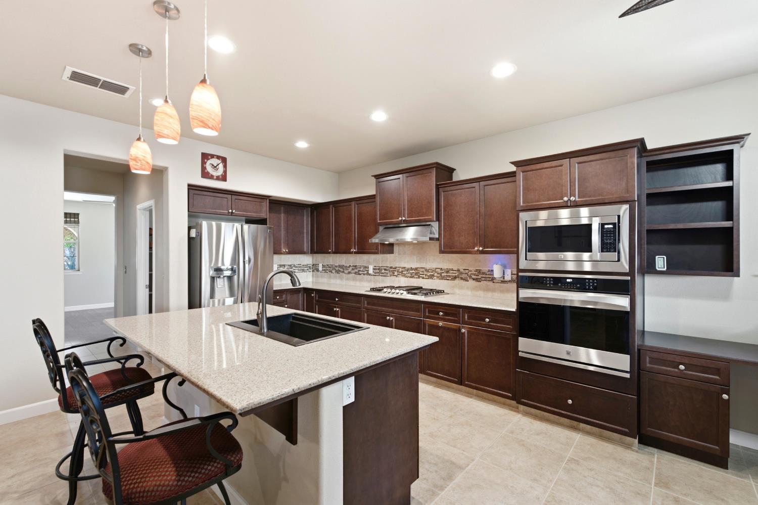 1178 Blackwood Ave, Clovis, CA 93619