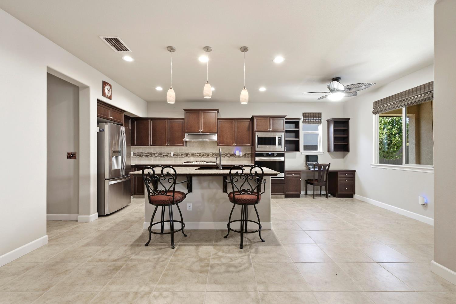 1178 Blackwood Ave, Clovis, CA 93619