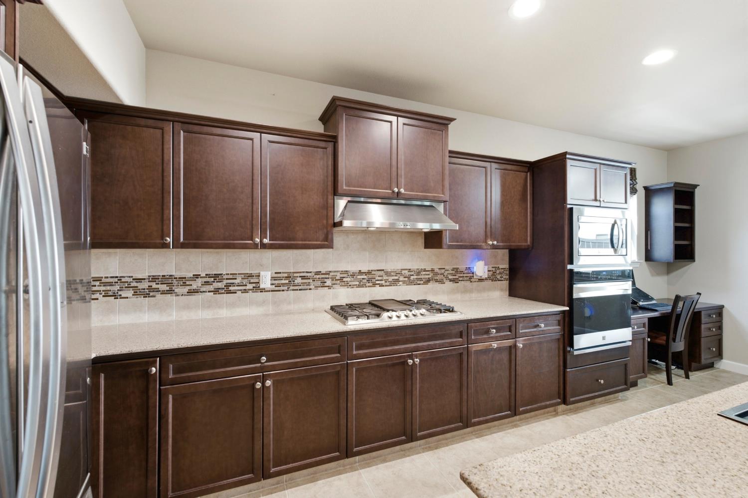 1178 Blackwood Ave, Clovis, CA 93619