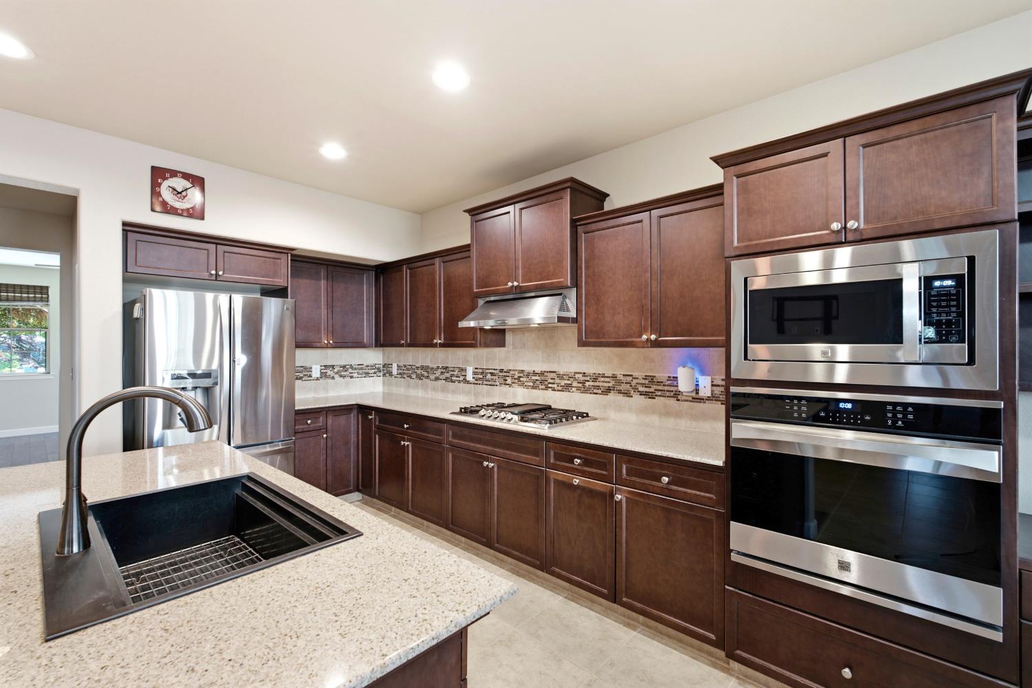 1178 Blackwood Ave, Clovis, CA 93619