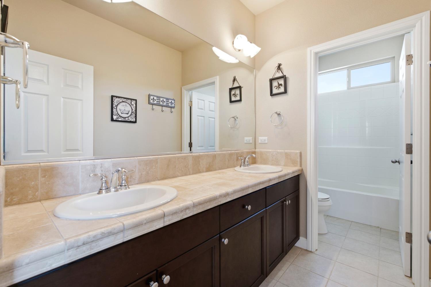 1178 Blackwood Ave, Clovis, CA 93619