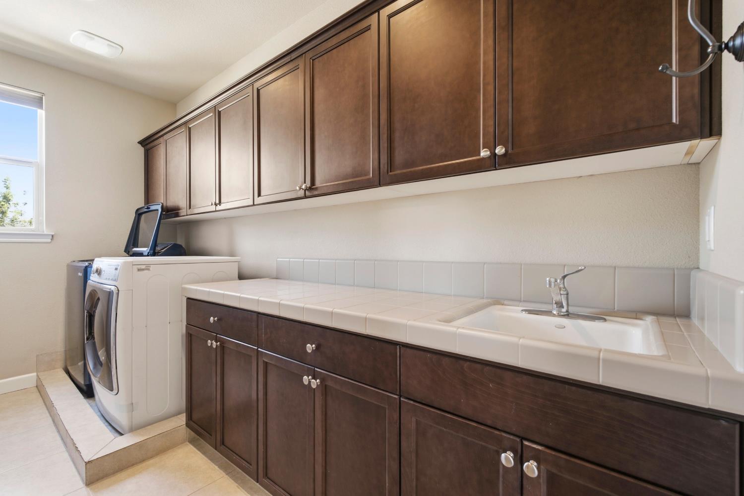 1178 Blackwood Ave, Clovis, CA 93619