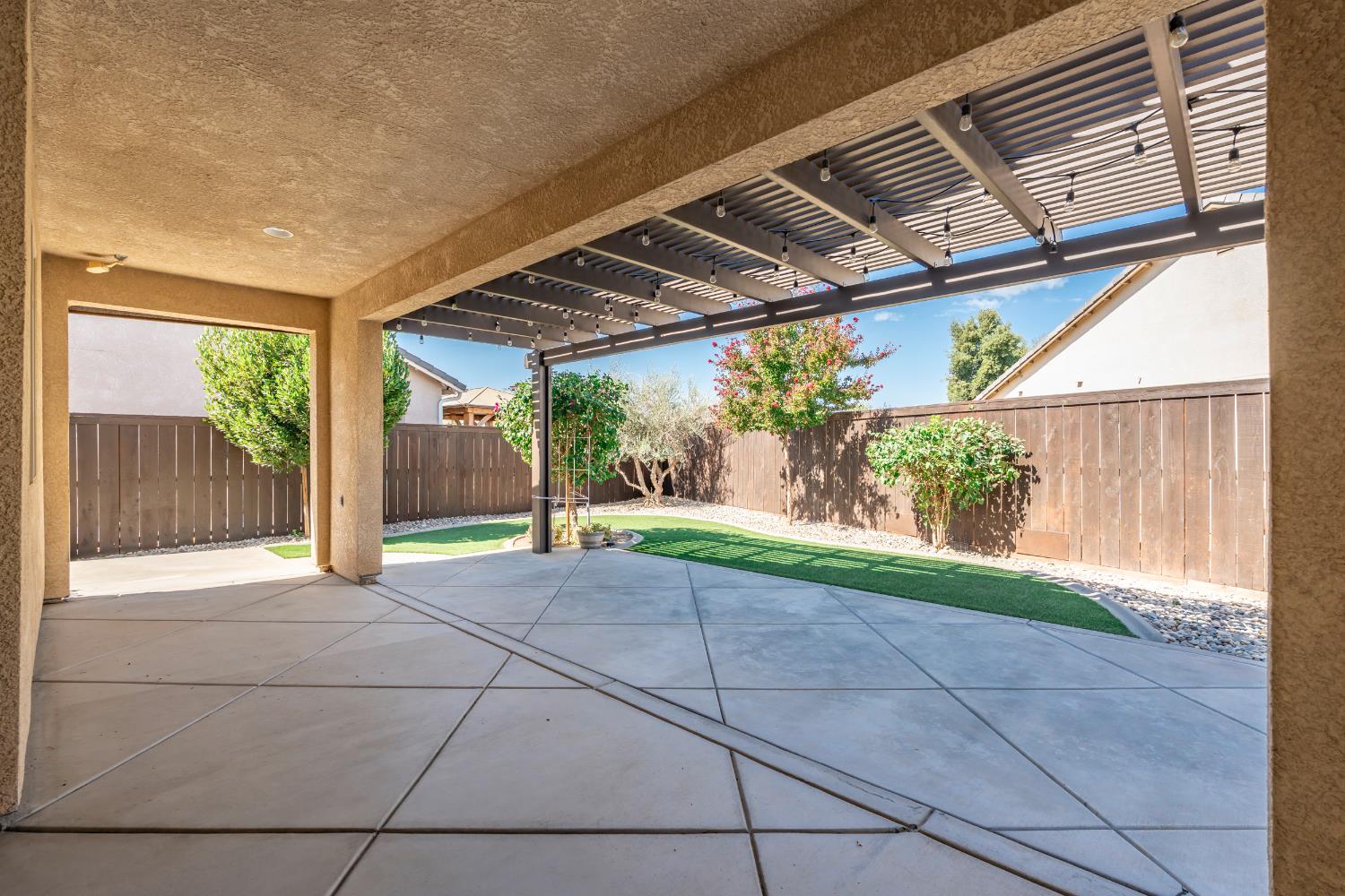 1178 Blackwood Ave, Clovis, CA 93619