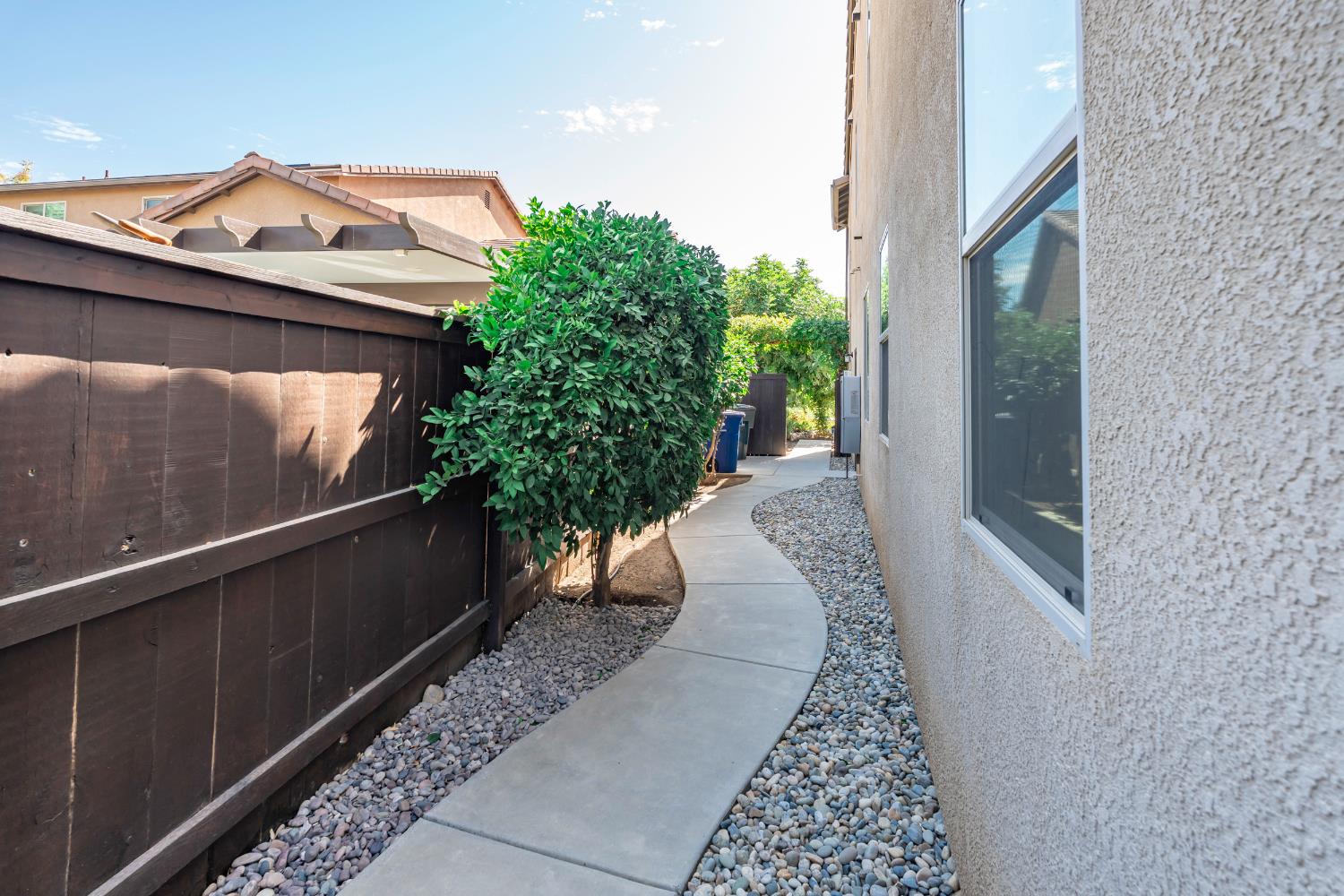1178 Blackwood Ave, Clovis, CA 93619