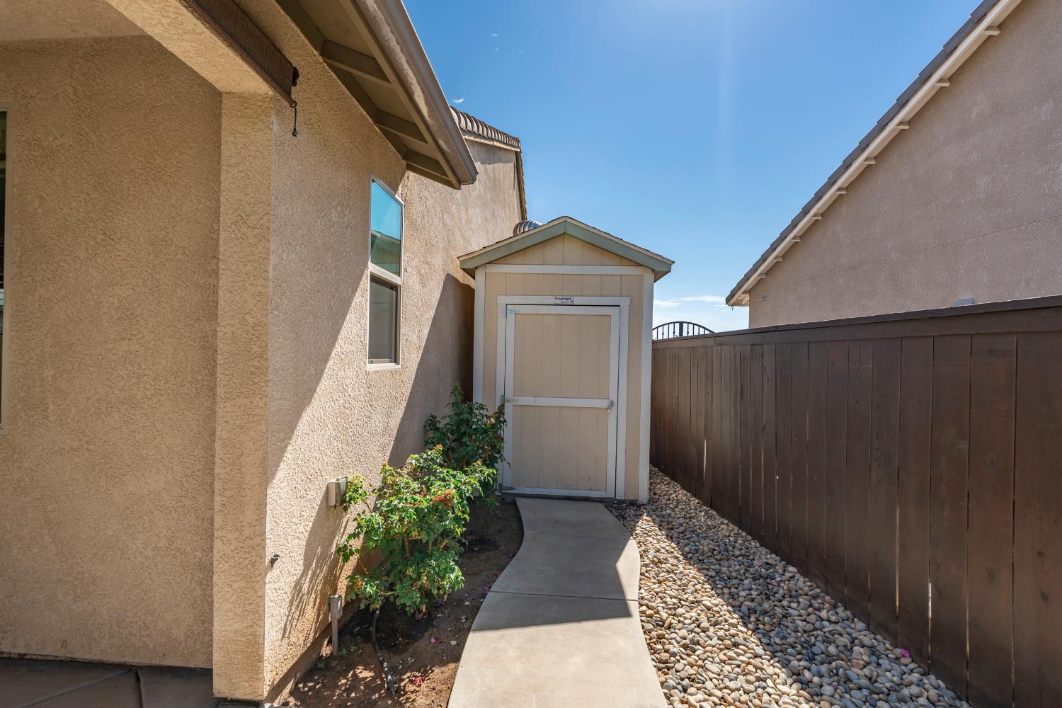 1178 Blackwood Ave, Clovis, CA 93619