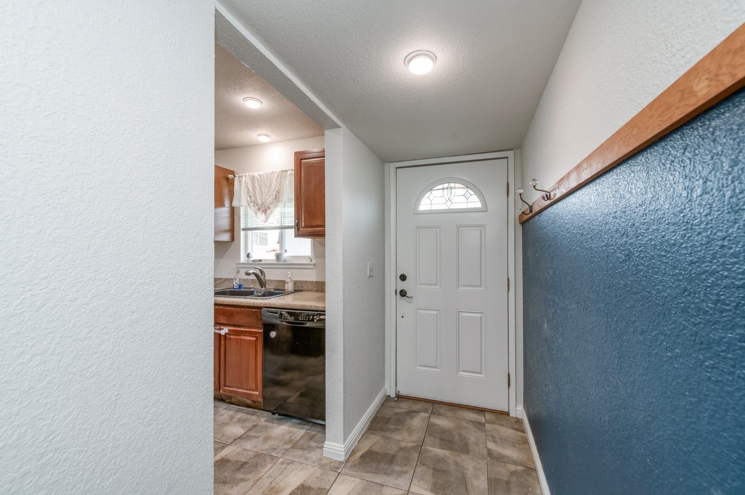 6656 N Wolters Ave, Fresno, CA 93710