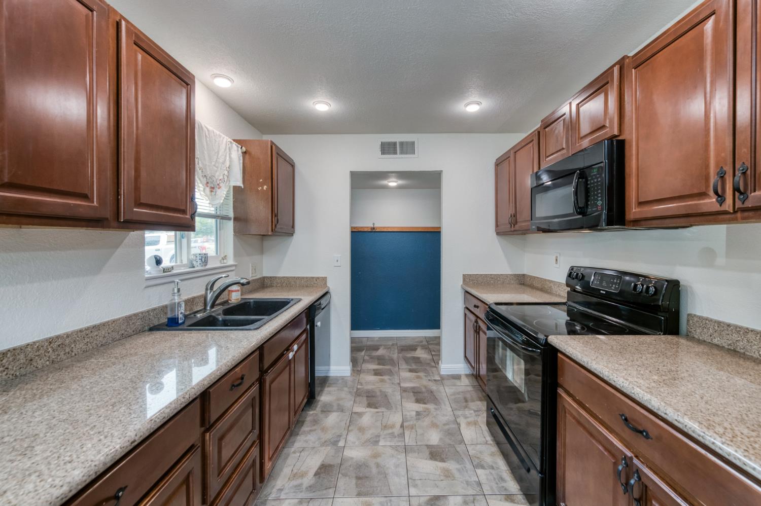 6656 N Wolters Ave, Fresno, CA 93710