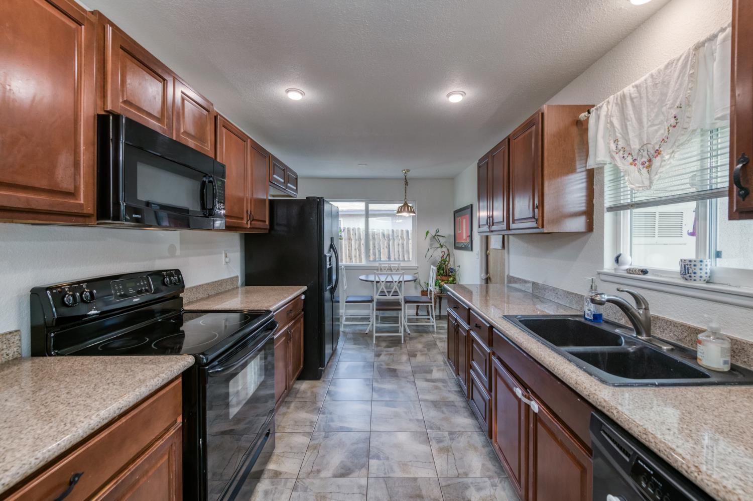 6656 N Wolters Ave, Fresno, CA 93710