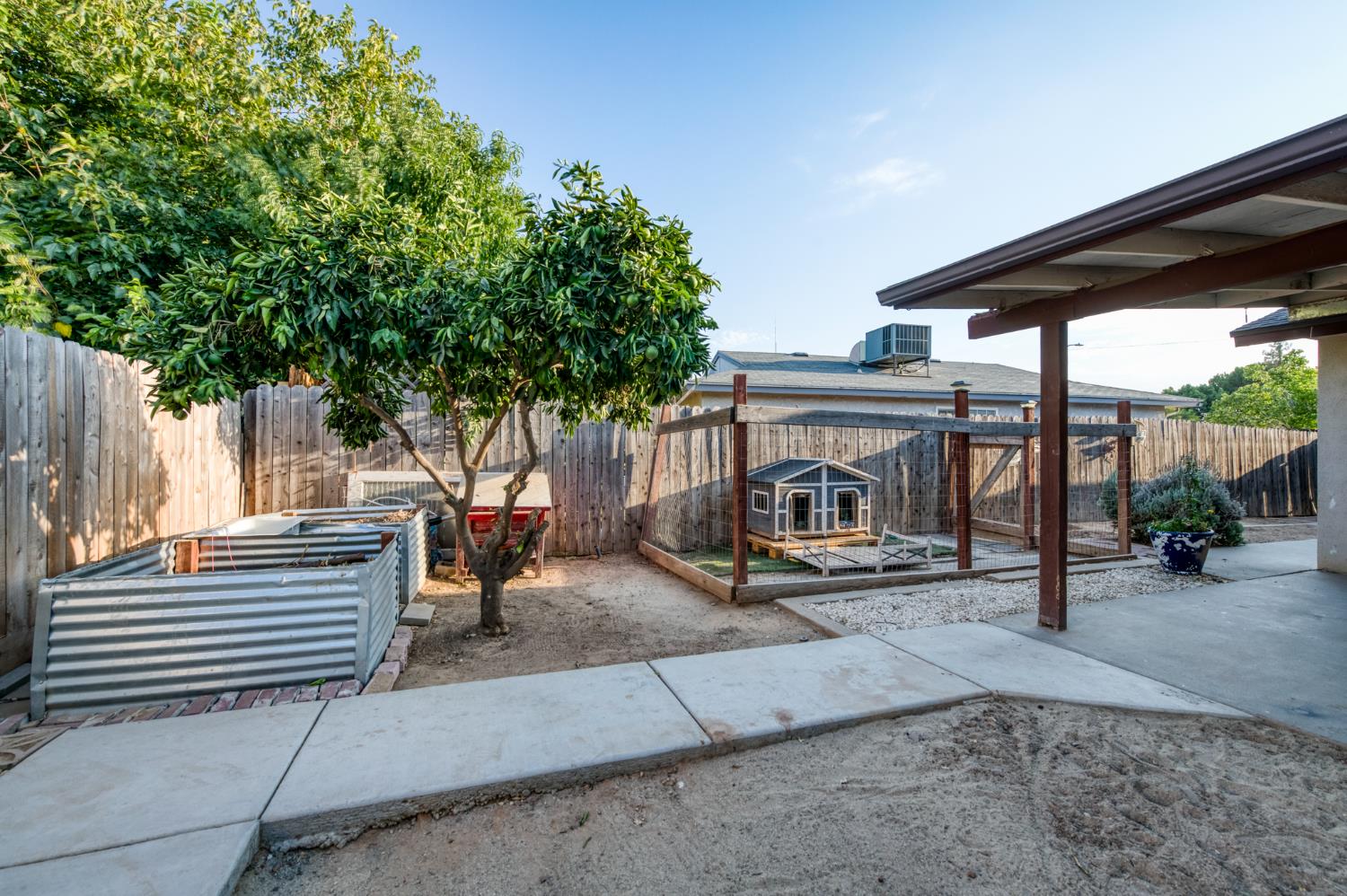 6656 N Wolters Ave, Fresno, CA 93710
