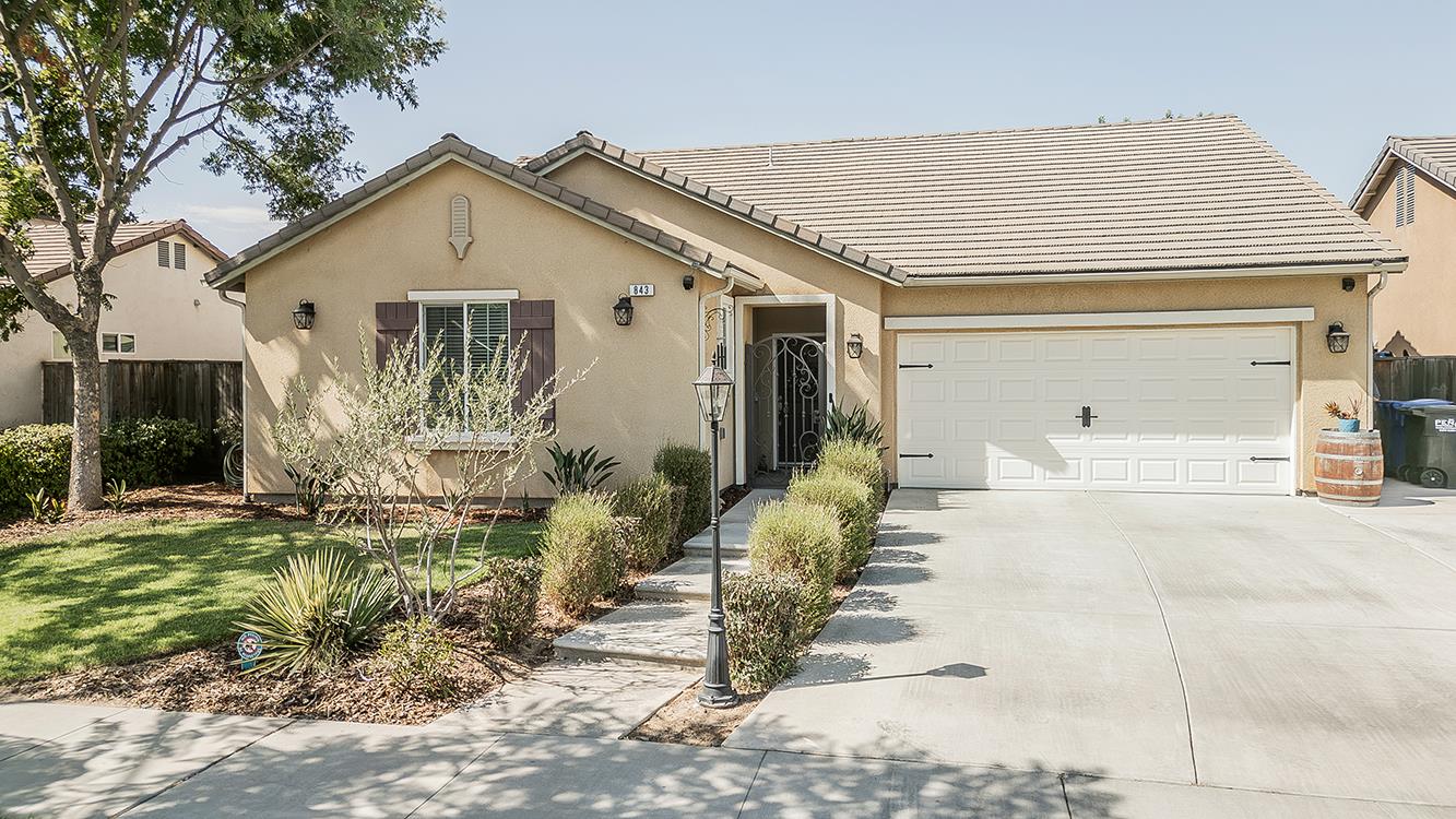 843 Bellis Ave S, Dinuba, CA 93618