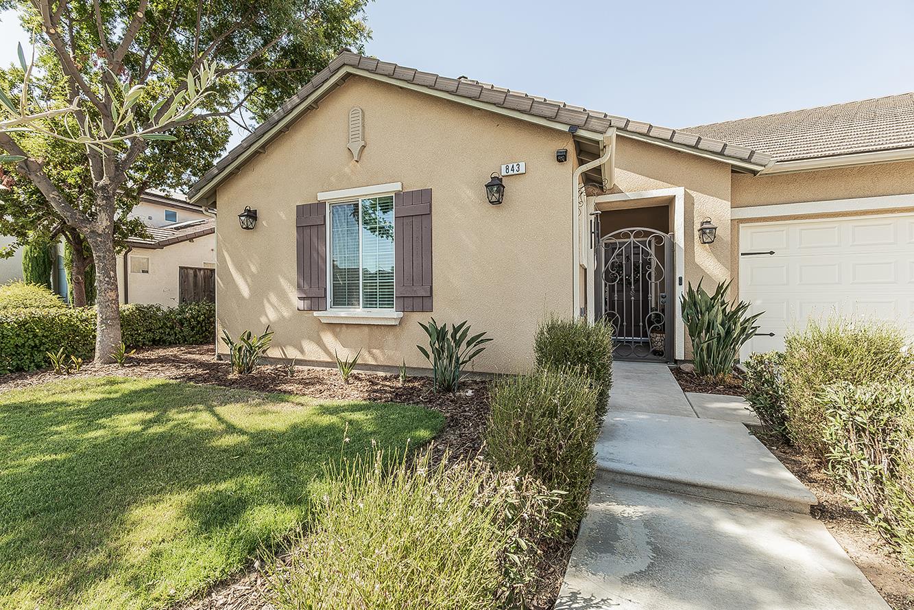 843 Bellis Ave, Dinuba, CA 93618