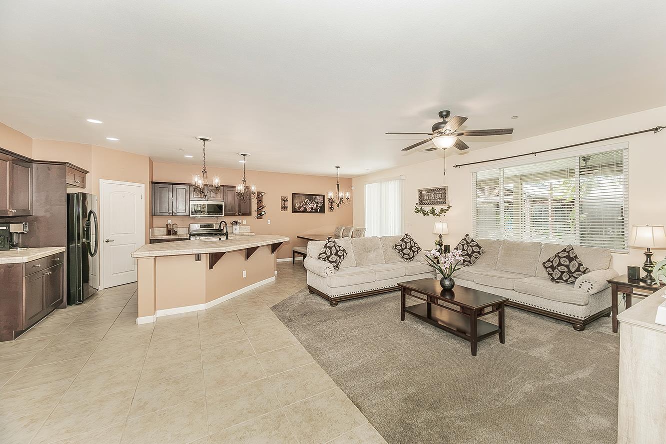 843 Bellis Ave S, Dinuba, CA 93618