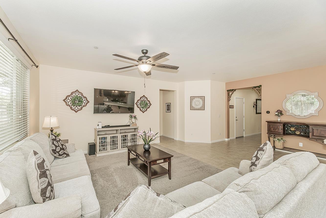 843 Bellis Ave S, Dinuba, CA 93618