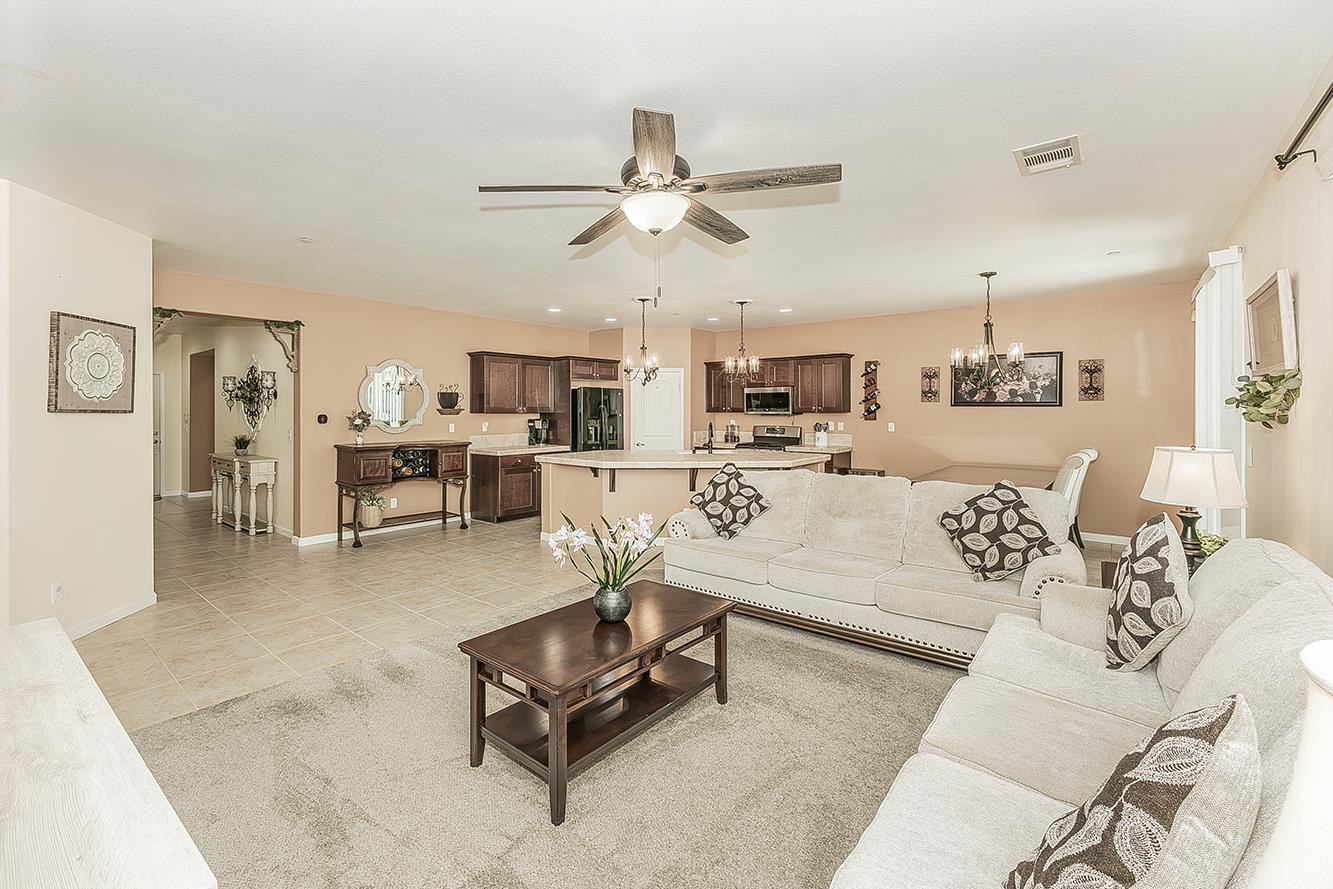 843 Bellis Ave S, Dinuba, CA 93618