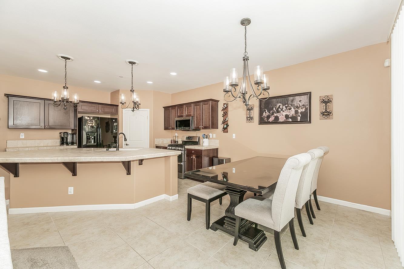 843 Bellis Ave S, Dinuba, CA 93618