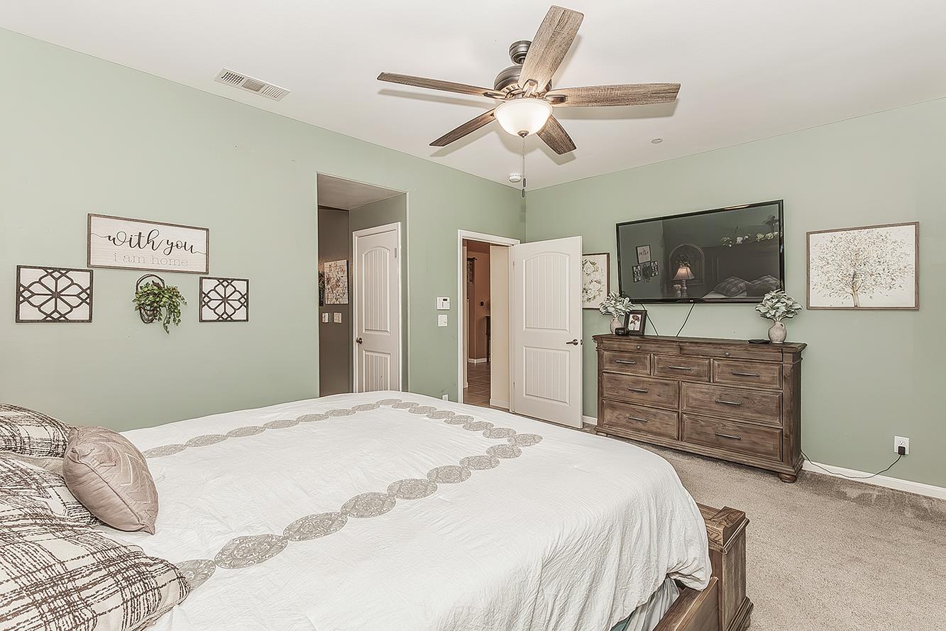 843 Bellis Ave S, Dinuba, CA 93618